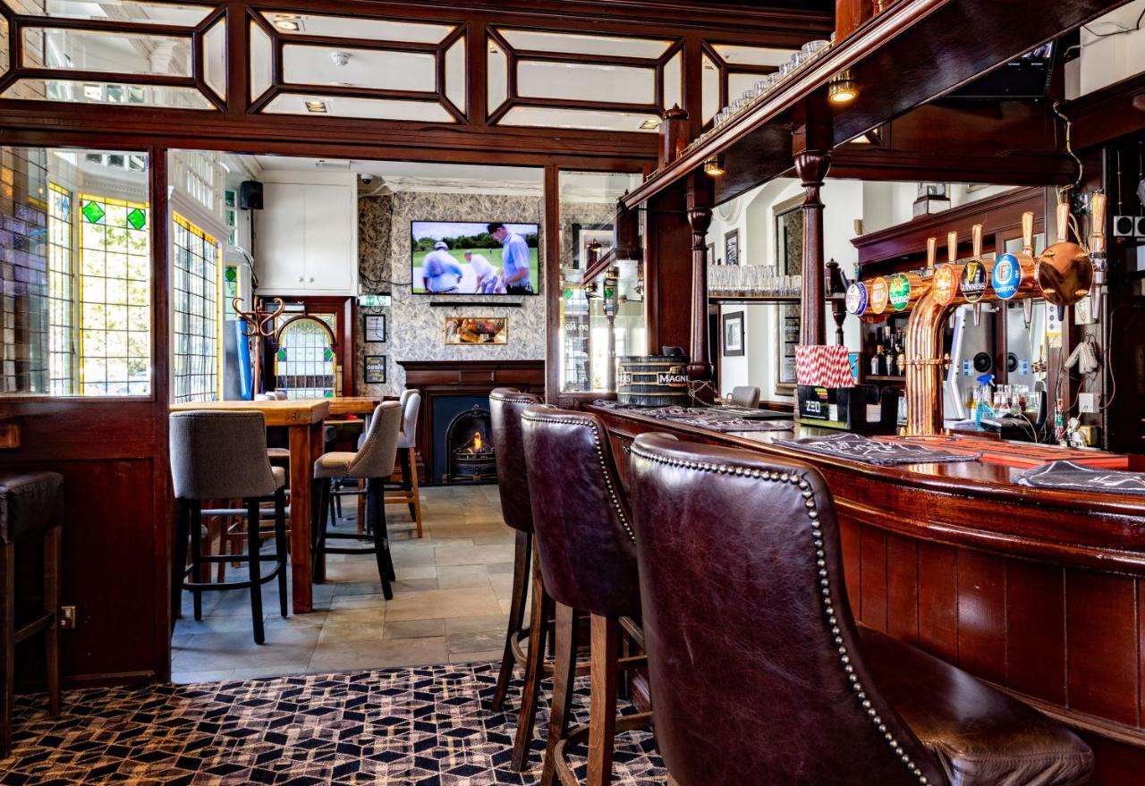 Black Lion Surbiton Eksteriør billede